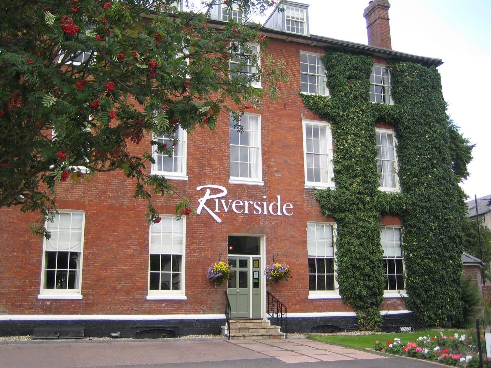 The Riverside House Hotel Mildenhall Buitenkant foto